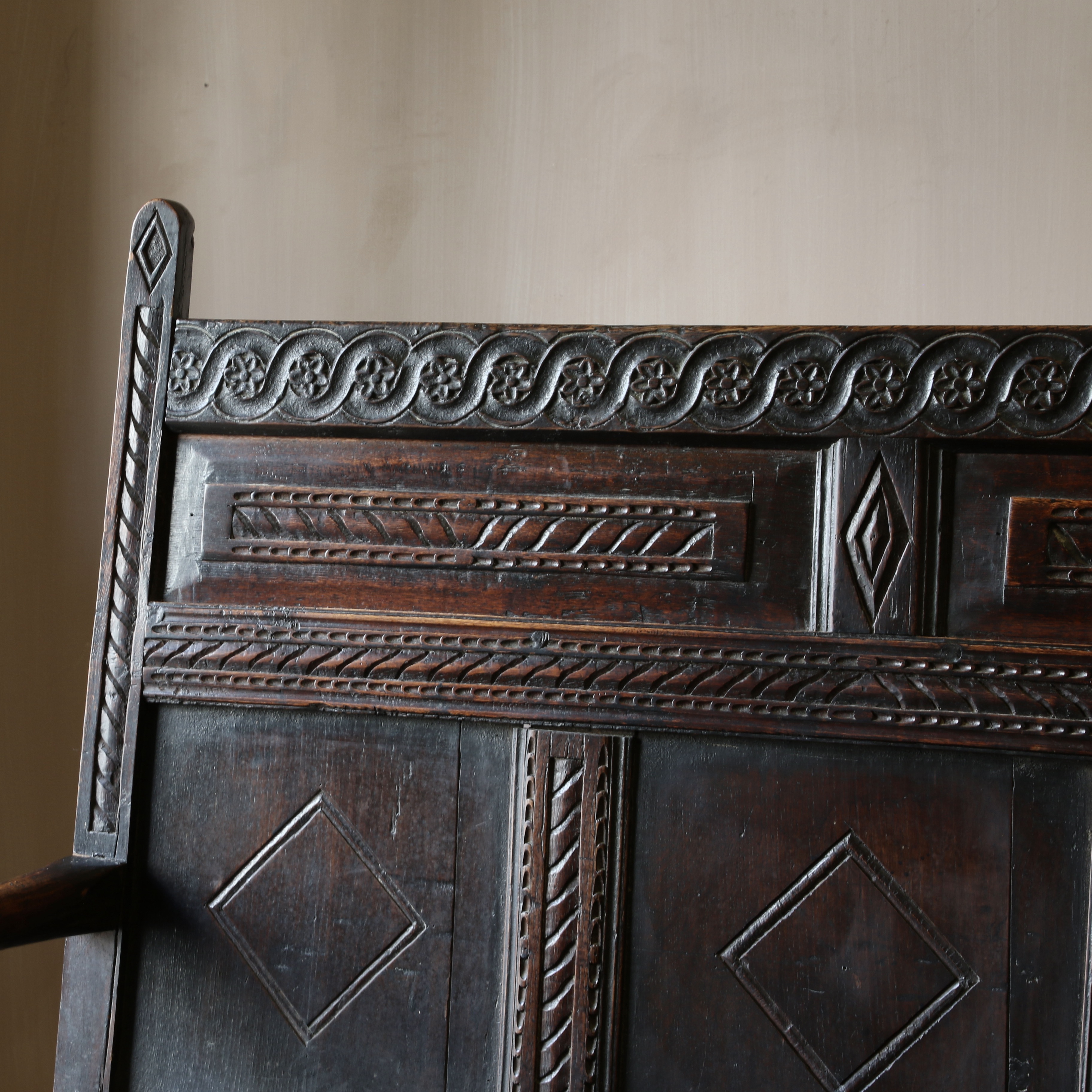 Jacobean Settle
